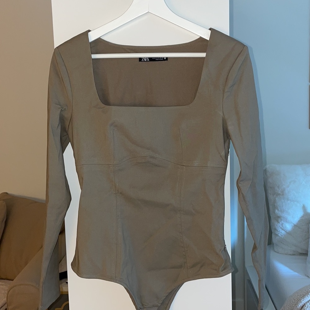COPY - COPY - NWOT ZARA Square Neck Bodysuit Taupe color size M.